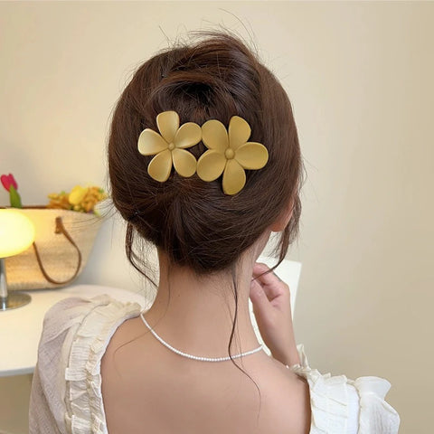 Retro Frosted Flower Hairpin